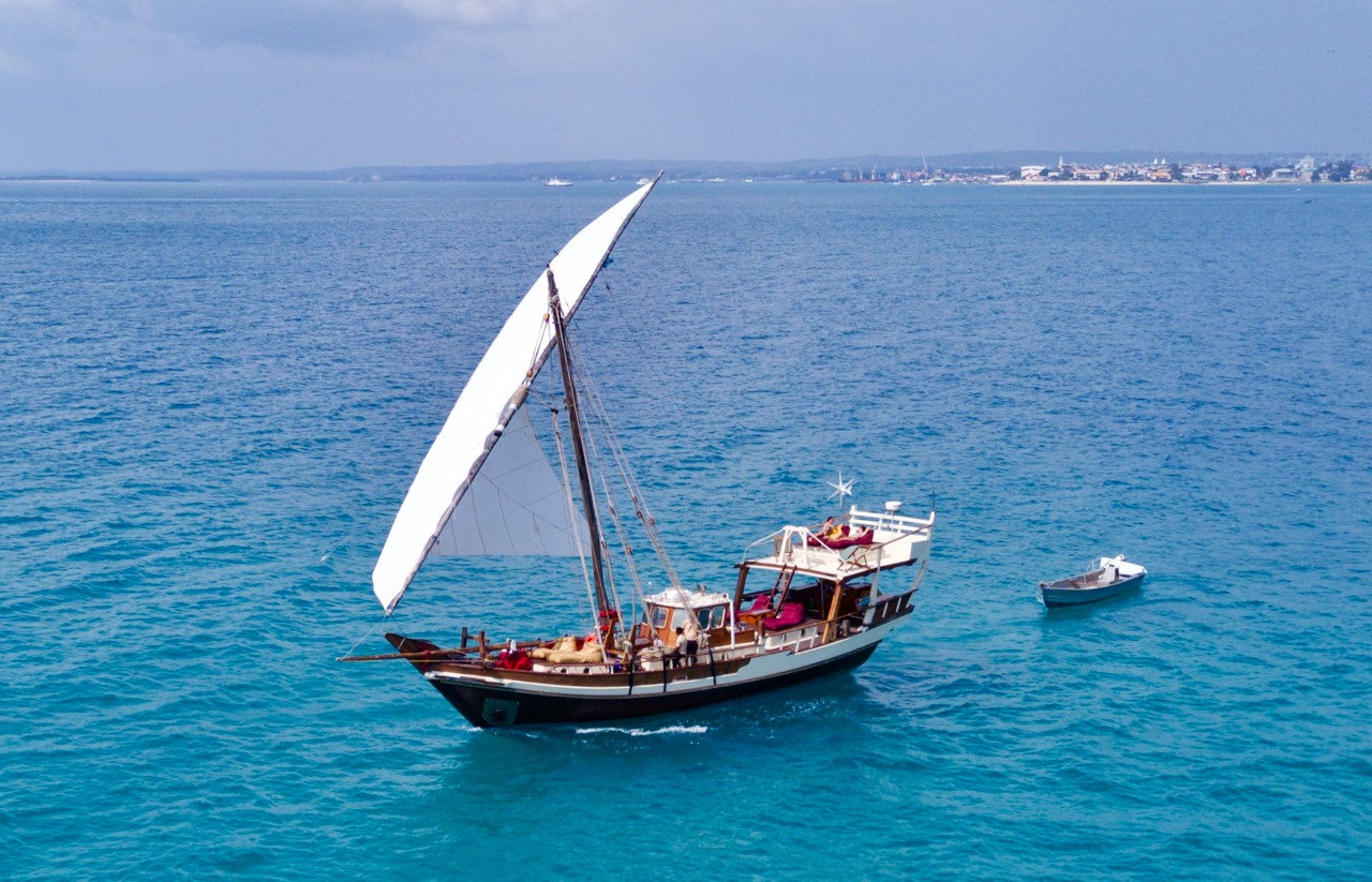 Sailing on Traditional Dhows