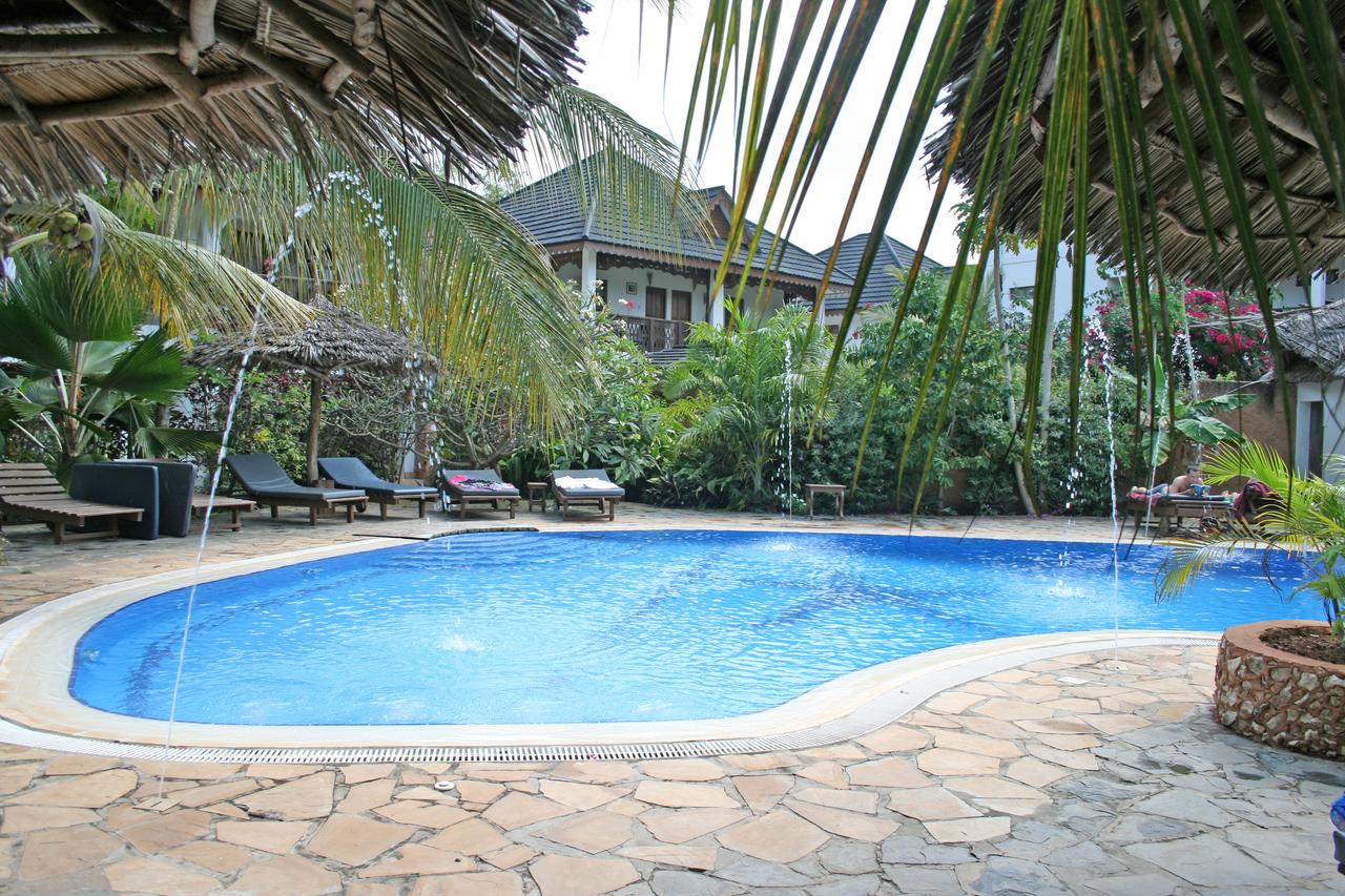 langi langi beach bungalows pool